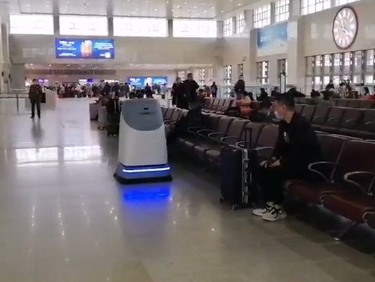 坦力無(wú)人大型掃地機(jī)“下凡”，車(chē)站清潔難題一鍵 “飛升”