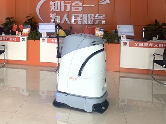 這臺工業(yè)用自動掃地機(jī)器人成清潔大贏家，一棟樓都被它 “征服”